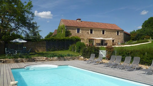 Lodge Gite la Garipière holiday rental for 12 with pool in Dordogne Carves
