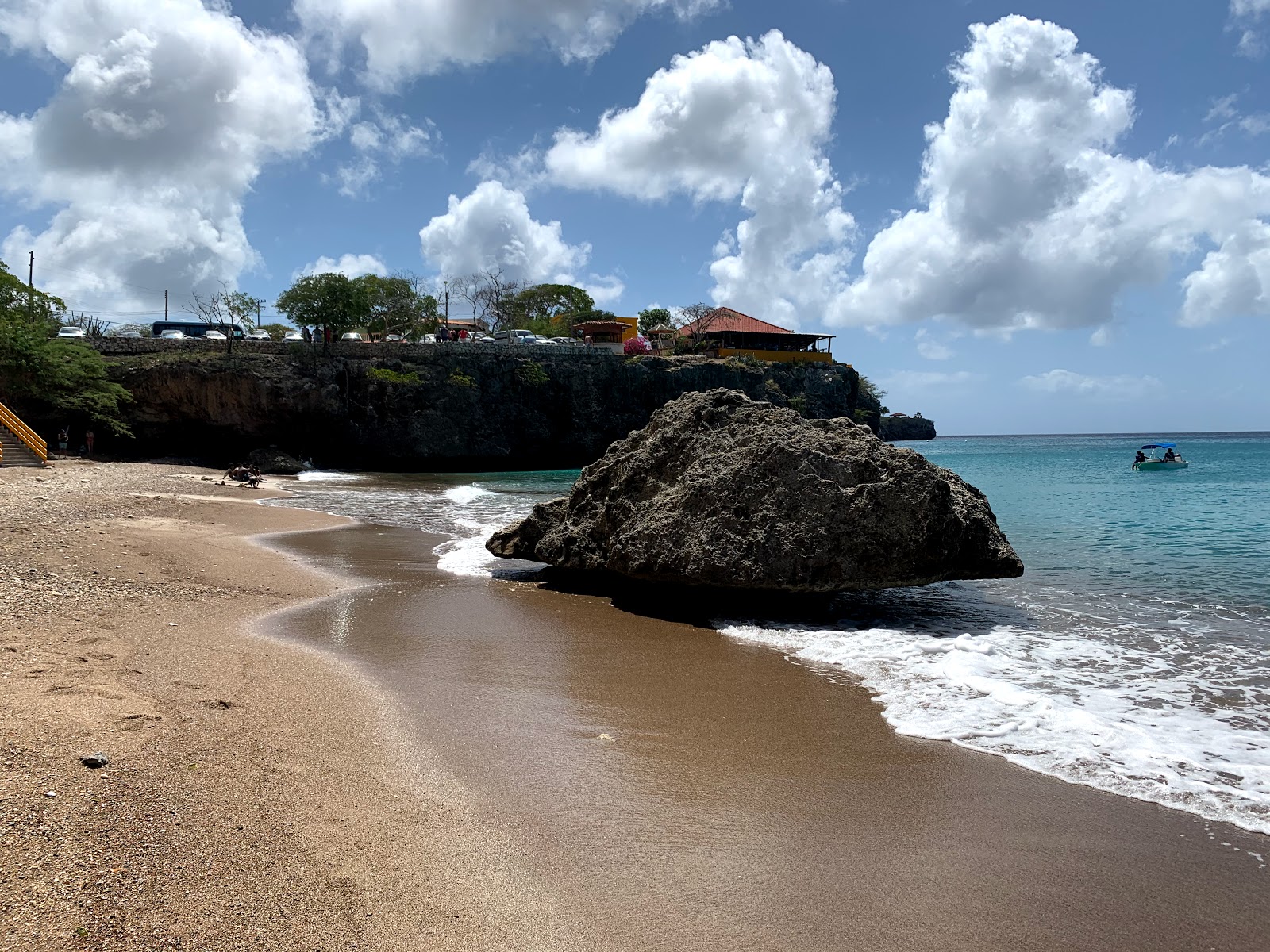 Fotografie cu Playa Forti cu nivelul de curățenie înalt