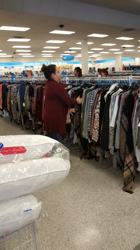 Clothing Store «Ross Dress for Less», reviews and photos, 151 N McDowell Blvd, Petaluma, CA 94954, USA