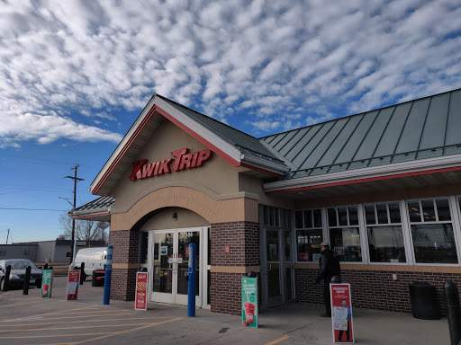 Convenience Store «Kwik Trip #330», reviews and photos, 104 Aspen Ln N, Belle Plaine, MN 56011, USA