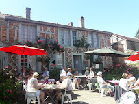 Atmosphère du Restaurant Les Remparts à Gerberoy - n°2