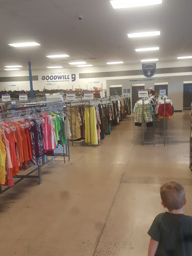 Thrift Store «Gilbert & University Goodwill Retail Store & Donation Center», reviews and photos, 1900 E University Dr, Mesa, AZ 85203, USA