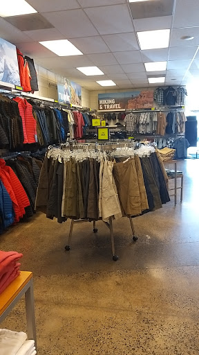 Clothing Store «Eddie Bauer Outlet», reviews and photos, 450 NW 257th Ave #200, Troutdale, OR 97060, USA