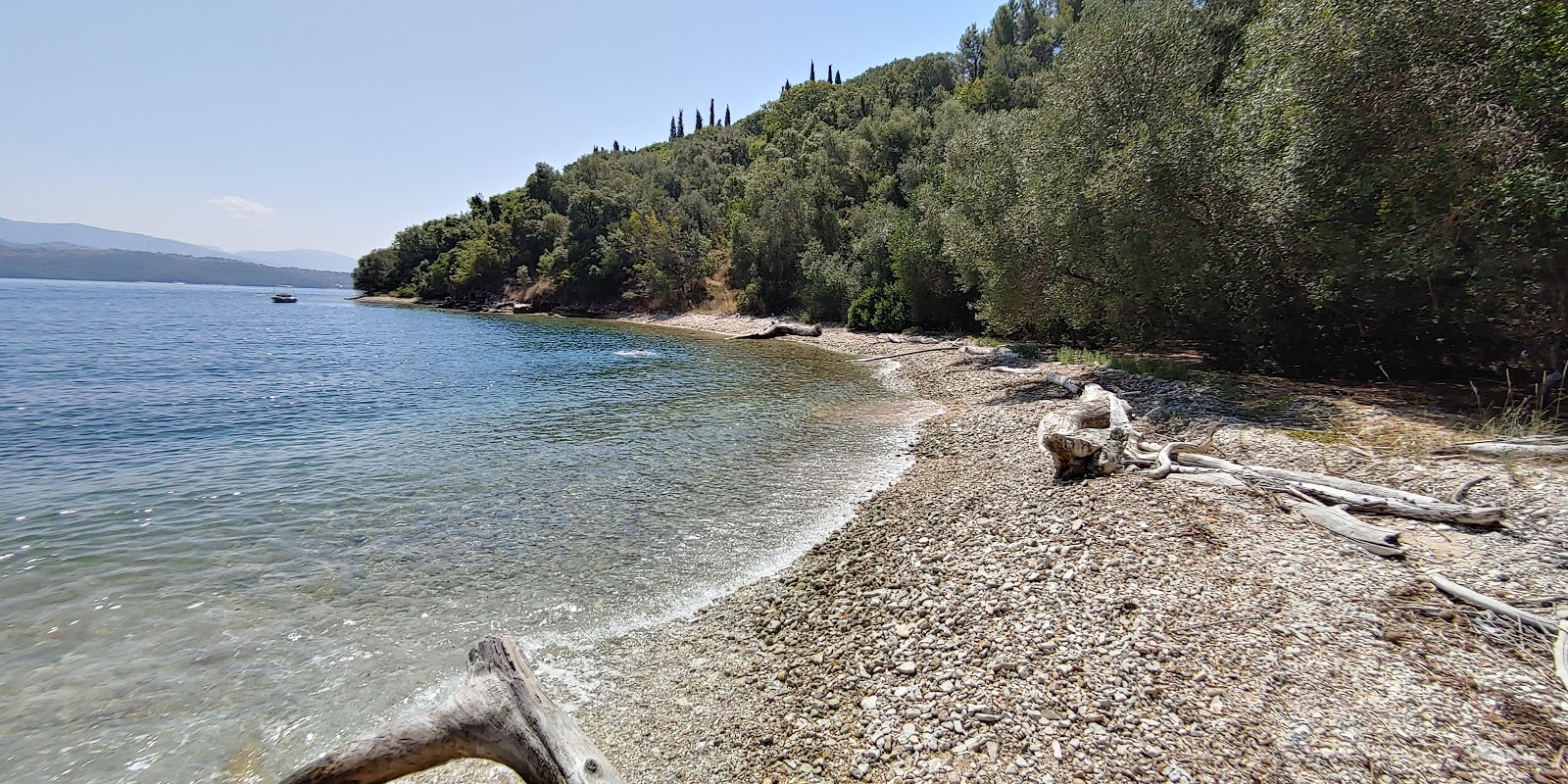 Fotografie cu Kassopei beach cu o suprafață de nisip gri și pietricele