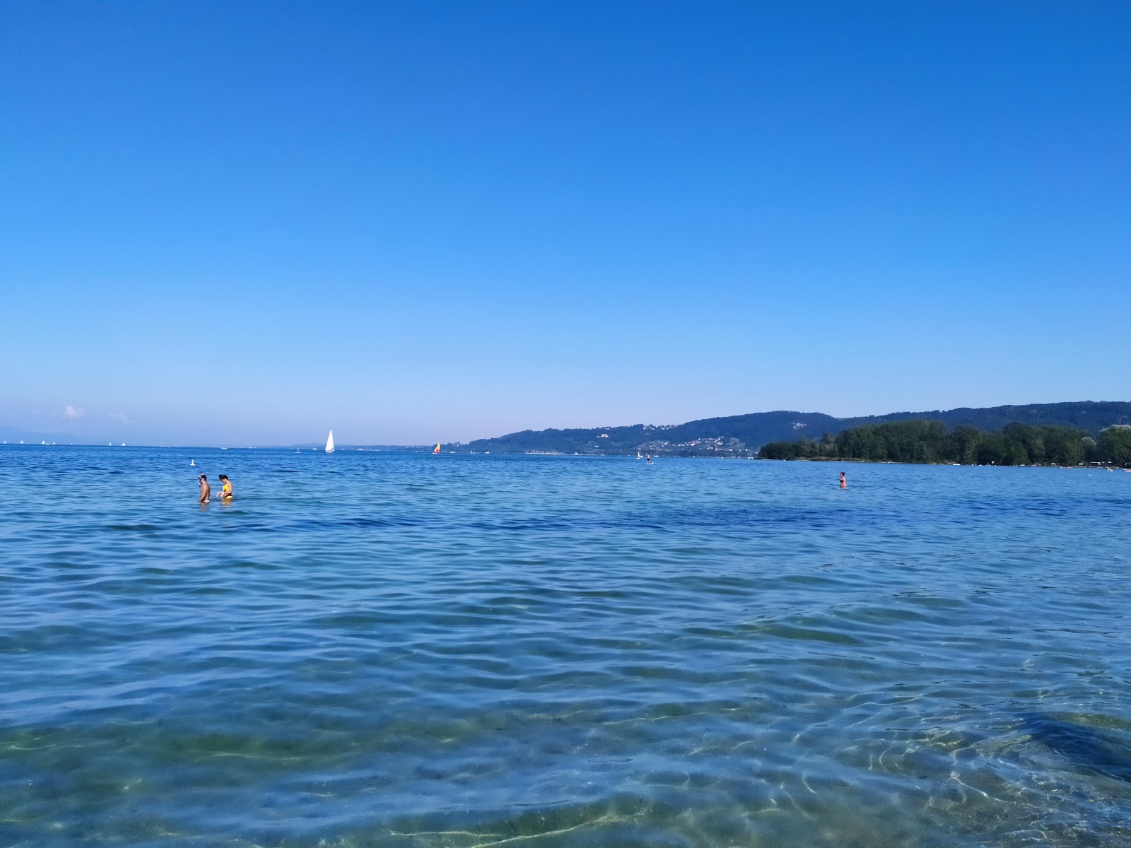 Foto von Port d'Yvonand Beach - beliebter Ort unter Entspannungskennern