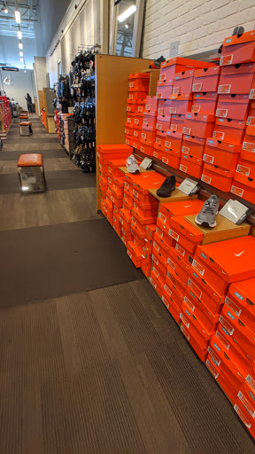 Shoe Store «DSW Designer Shoe Warehouse», reviews and photos, 11500 Burleigh St., Wauwatosa, WI 53222, USA