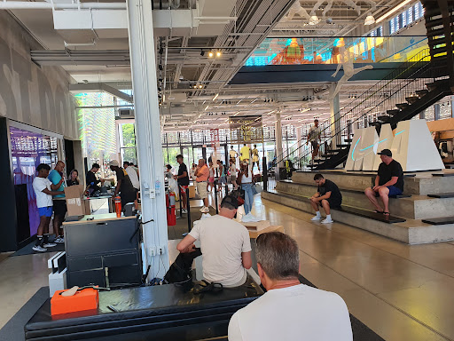 Clothing Store «Nike Miami», reviews and photos, 1035 Lincoln Rd, Miami Beach, FL 33139, USA