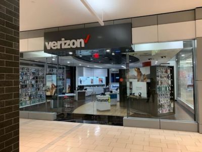 Cell Phone Store «Verizon», reviews and photos, 5065 Main St, Trumbull, CT 06611, USA