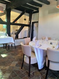 Atmosphère du Restaurant L'Henri IV à Neuilly-le-Réal - n°5