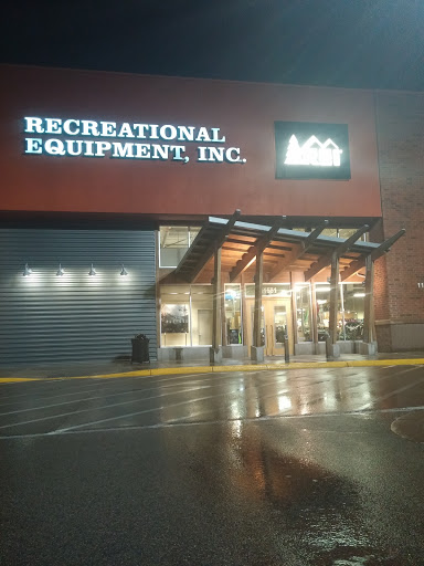 Camping Store «REI», reviews and photos, 11581 Fountains Dr, Maple Grove, MN 55369, USA