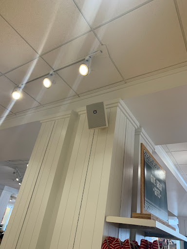 Clothing Store «American Eagle Outfitters», reviews and photos, 555 N Alafaya Trail, Orlando, FL 32828, USA