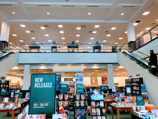 Book Store «Barnes & Noble», reviews and photos, 728 Waukegan Rd, Deerfield, IL 60015, USA