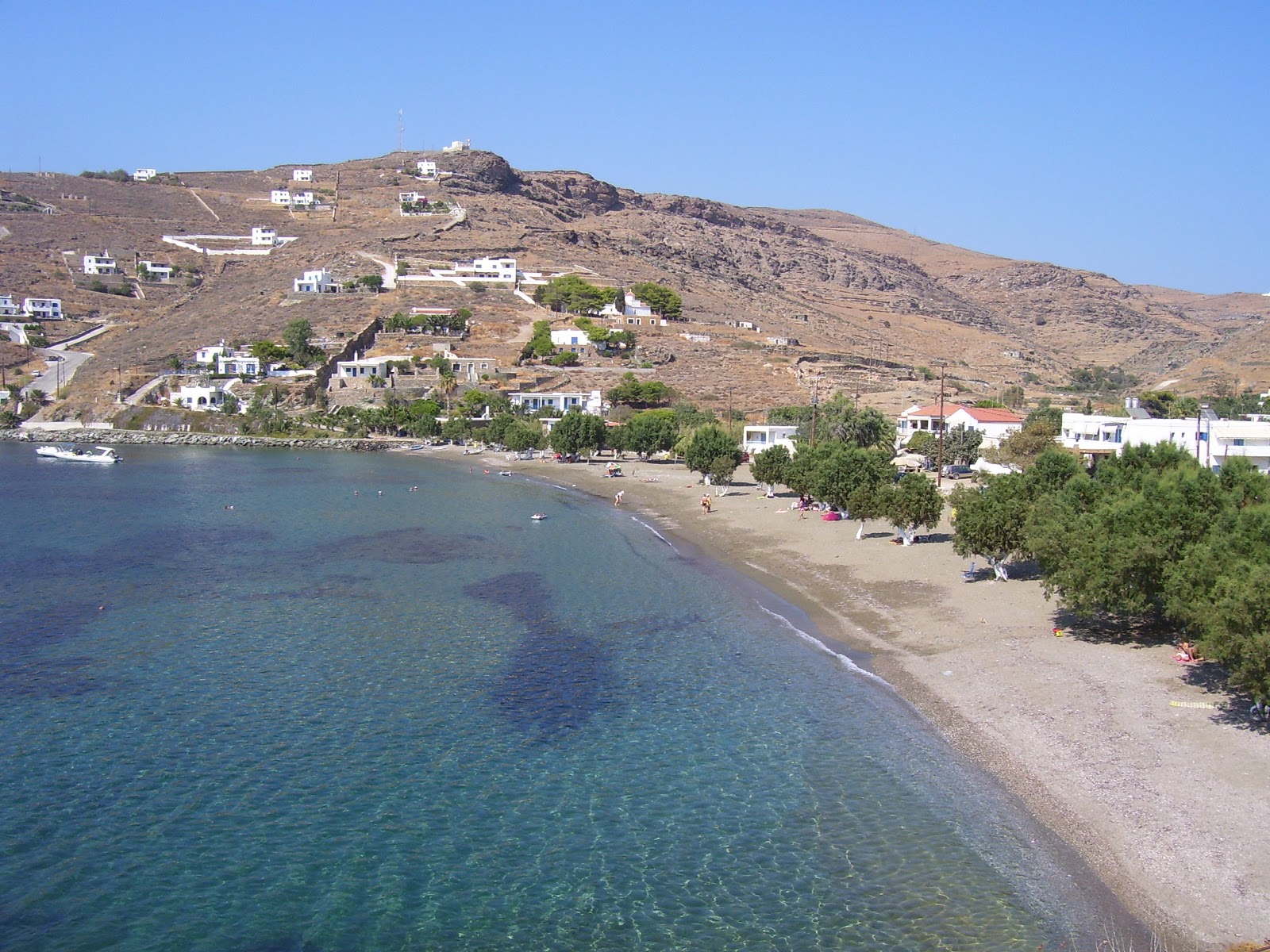 Foto de Paralia Ag. Dimitrios com areia clara e seixos superfície