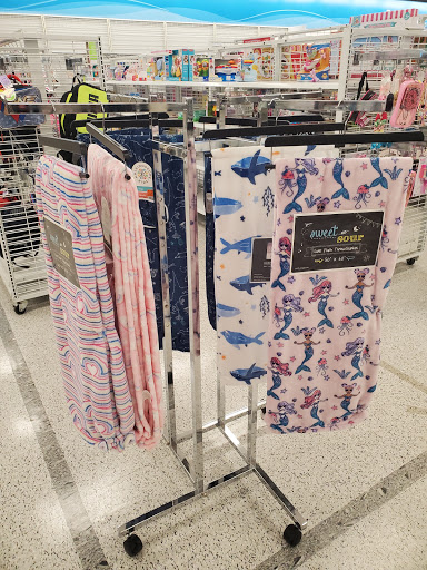 Clothing Store «Ross Dress for Less», reviews and photos, 130 E Altamonte Dr, Altamonte Springs, FL 32701, USA