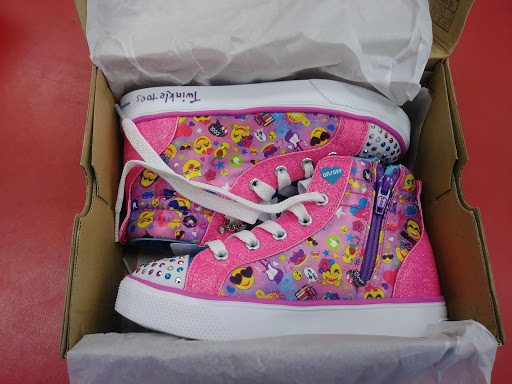 Shoe Store «Famous Footwear», reviews and photos, 179 Levittown Pkwy, Levittown, PA 19055, USA