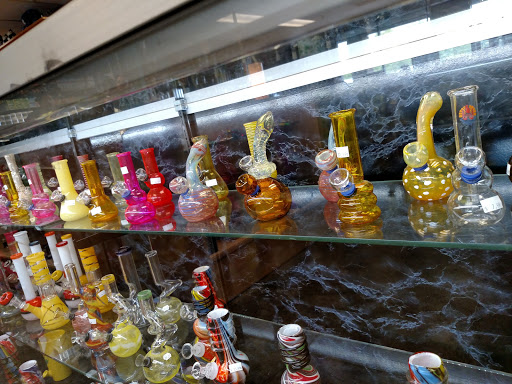 Tobacco Shop «Traders Smoke Shop», reviews and photos, 1530 S Riordan Ranch St # 411, Flagstaff, AZ 86001, USA