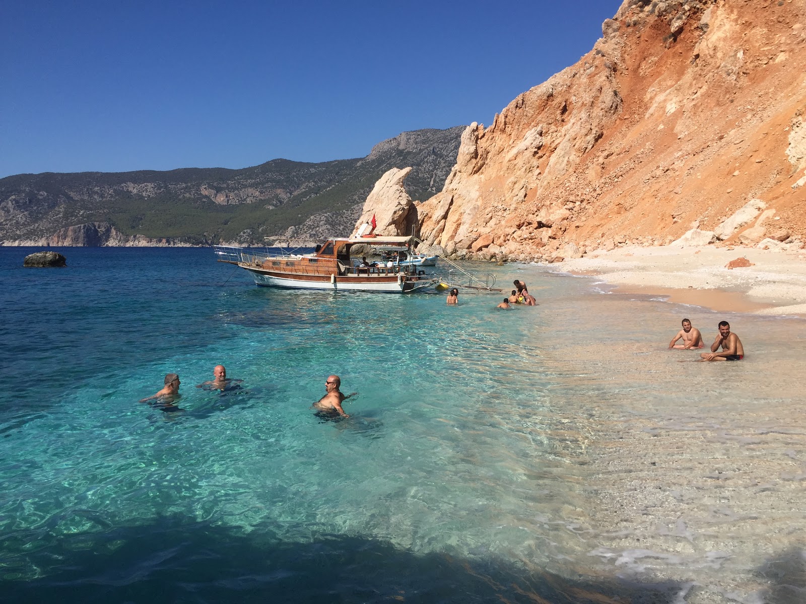 Foto di Suluada Kumsal Beach con una superficie del piccoli ciottoli beige