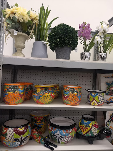 Home Goods Store «Tuesday Morning», reviews and photos, 23314 Farmington Rd, Farmington, MI 48336, USA