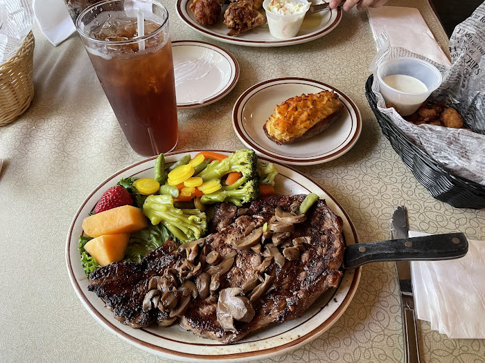 Restaurant near Baymont Inn & Suites by Wyndham Richmond