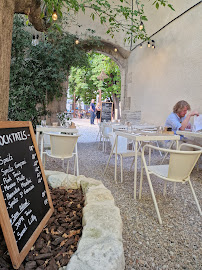 Atmosphère du Restaurant La Maison Favier à Saint-Rémy-de-Provence - n°13