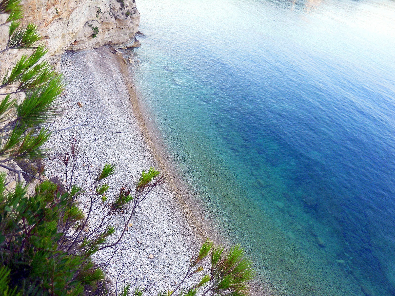 Zdjęcie Lenna's beach z powierzchnią turkusowa czysta woda