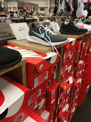 Shoe Store «DSW Designer Shoe Warehouse», reviews and photos, 7616 Farm to Market 1960 Rd W, Houston, TX 77069, USA