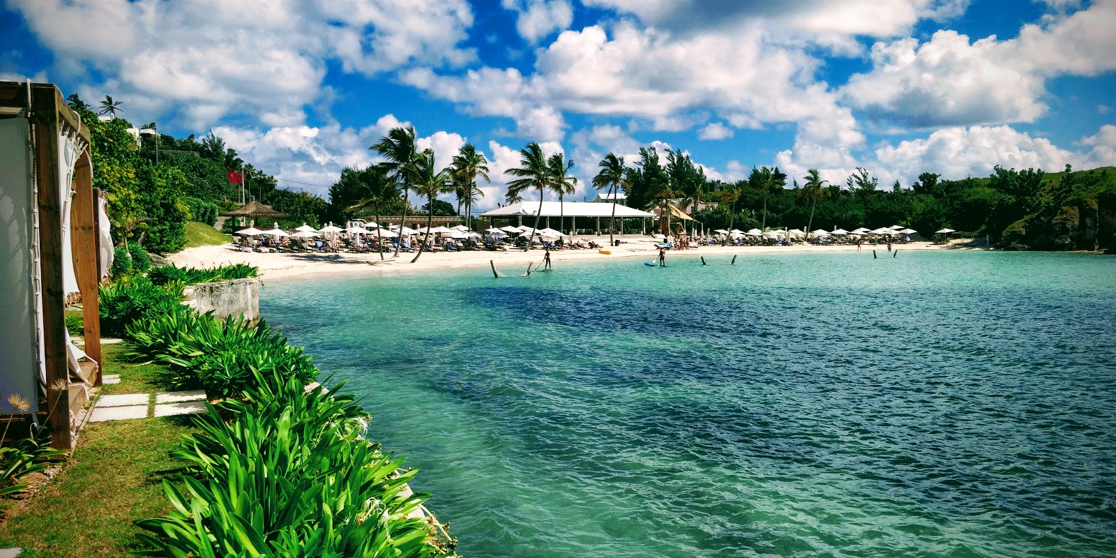 Foto de Sinky Bay Beach com areia fina e branca superfície