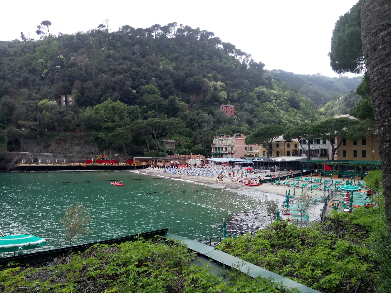 Fotografija Plaža Paraggi nahaja se v naravnem okolju