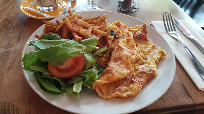 Café des dames- place Colonel Fabien à Paris