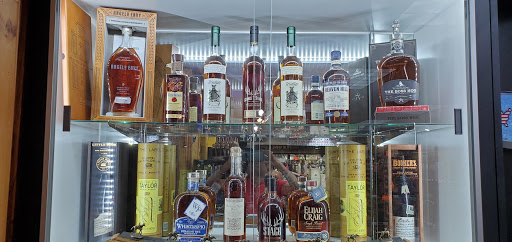 Liquor Store «Decatur Wine & Spirits», reviews and photos, 1789 Lawrenceville Hwy, Decatur, GA 30033, USA