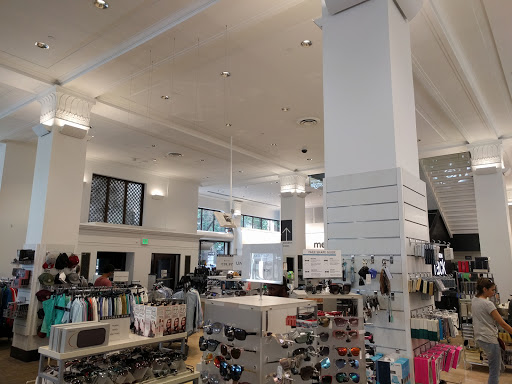 Department Store «Nordstrom Rack Chestnut Street», reviews and photos, 1700 Chestnut St, Philadelphia, PA 19103, USA