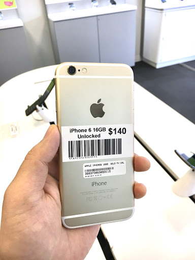 Cell Phone Store «Tracfone Wireless Exclusive Store (Cellphone Repair- iPhone Repair- Screen Repair)», reviews and photos, 10812 SE Oak St b, Portland, OR 97222, USA