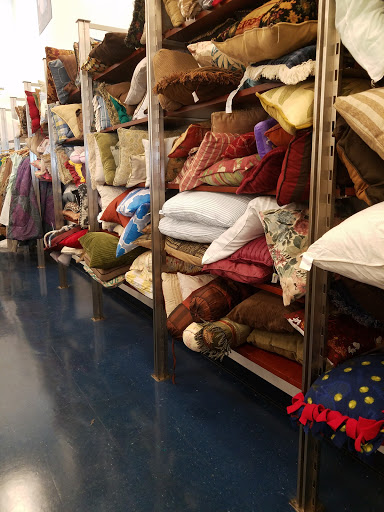 Thrift Store «Goodwill West Palm Beach/Gulfstream Super Store & Donation Center», reviews and photos