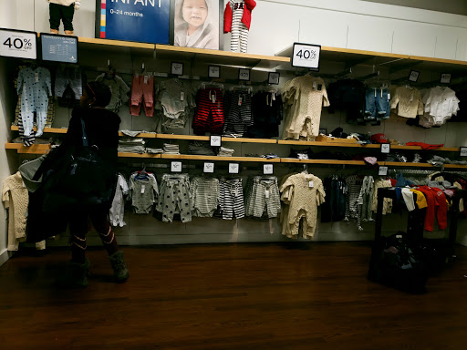 Clothing Store «Gap Outlet», reviews and photos, 264 W 125th St, New York, NY 10027, USA
