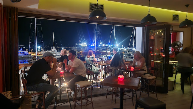 The Rum Bar cocktails & spirits - Μπαρ