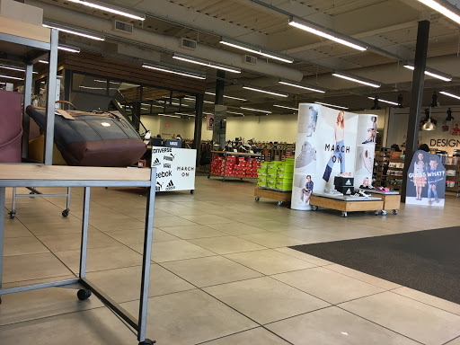 Shoe Store «DSW Designer Shoe Warehouse», reviews and photos, 21 W Hillsdale Blvd, San Mateo, CA 94403, USA