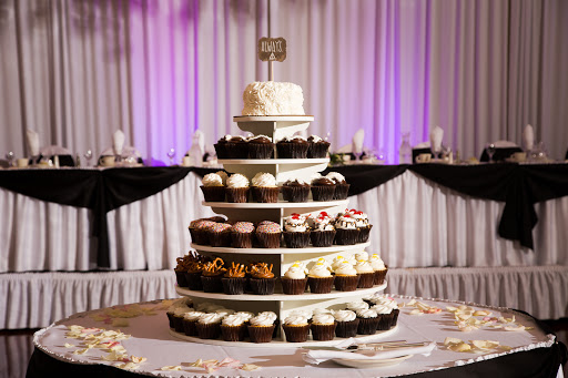 Cupcake Shop «Smallcakes: A Cupcakery of Naperville», reviews and photos, 115 E Ogden Ave #119, Naperville, IL 60563, USA