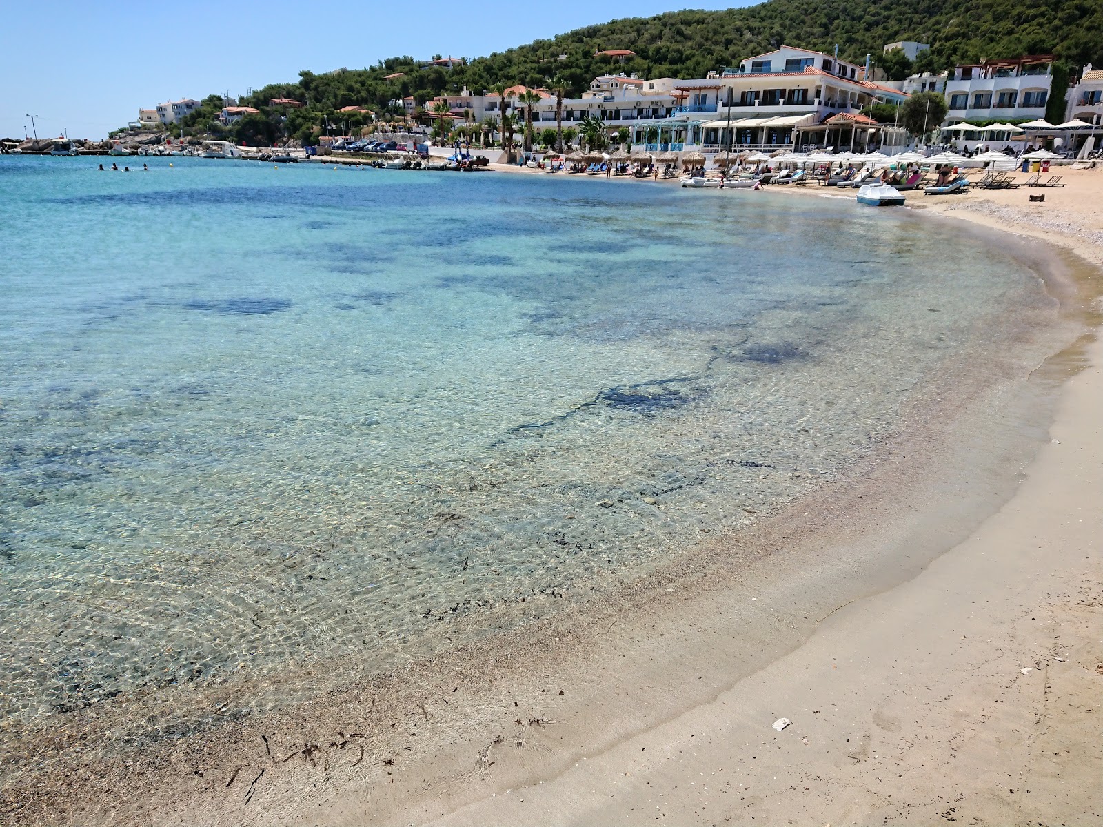 Fotografie cu Paralia Skalas cu o suprafață de nisip maro