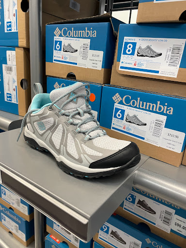 Sportswear Store «Columbia Sportswear Store - Gilroy, CA», reviews and photos, 681 Leavesley Rd d135, Gilroy, CA 95020, USA