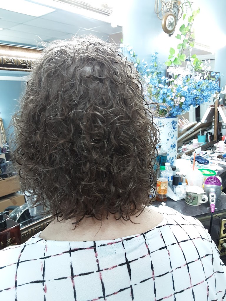 Cutting Edge Hair Salon 28079