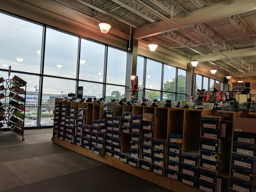 Shoe Store «DSW Designer Shoe Warehouse», reviews and photos, 357 Old Country Rd, Carle Place, NY 11514, USA