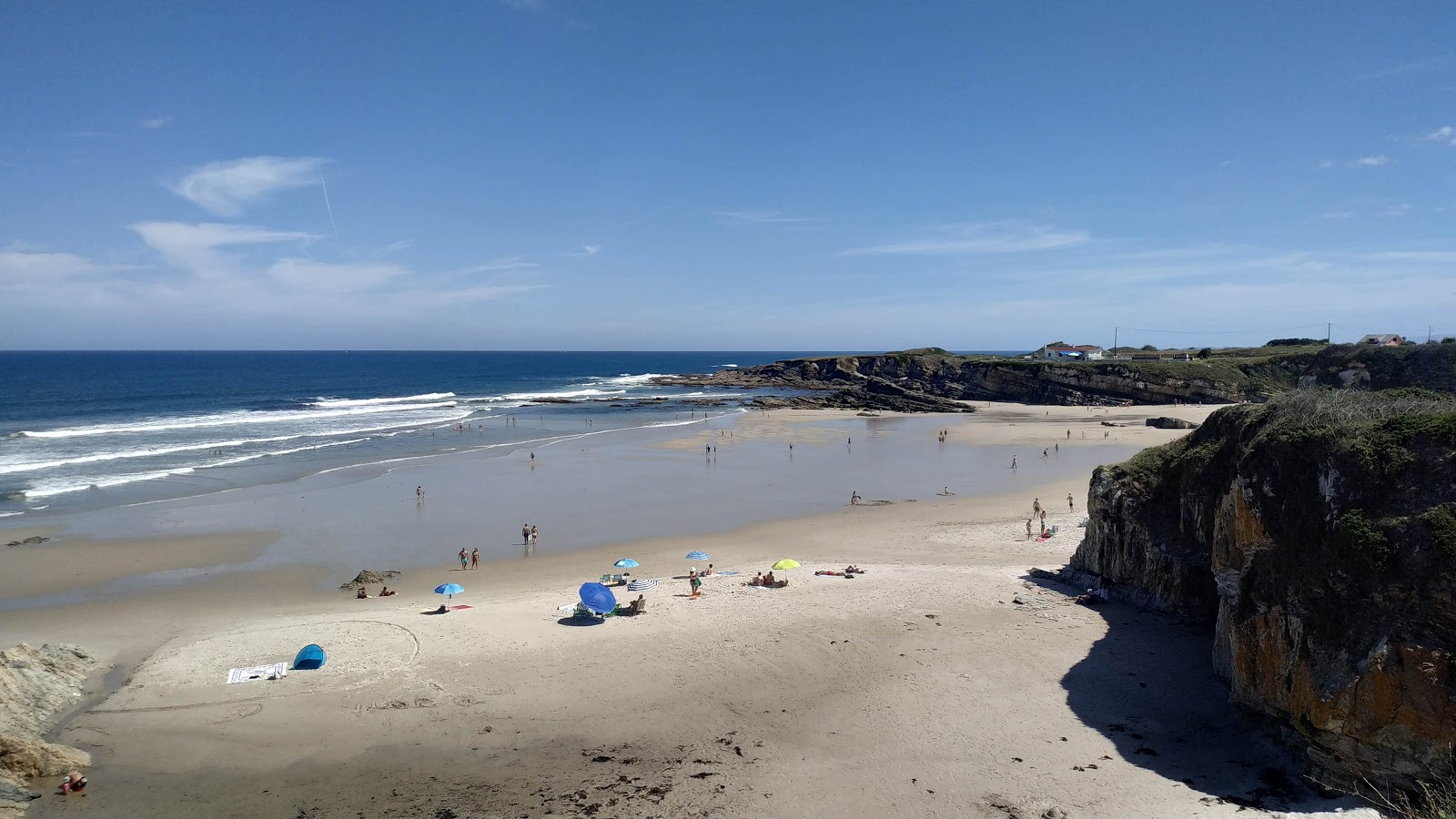 Praia Da Pasada'in fotoğrafı geniş bir kıyı şeridi ile birlikte