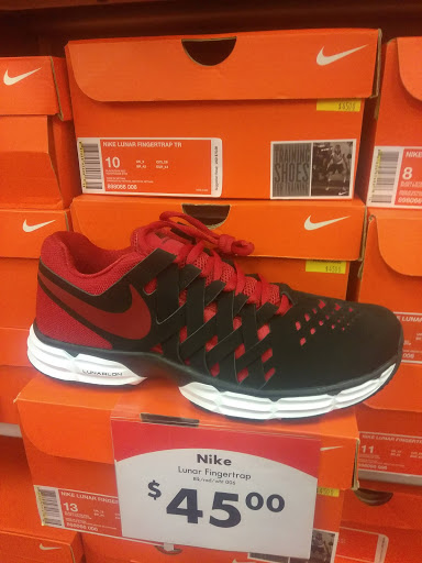 Shoe Store «Shoe Carnival», reviews and photos, 2500 E Beltline Ave SE, Grand Rapids, MI 49546, USA