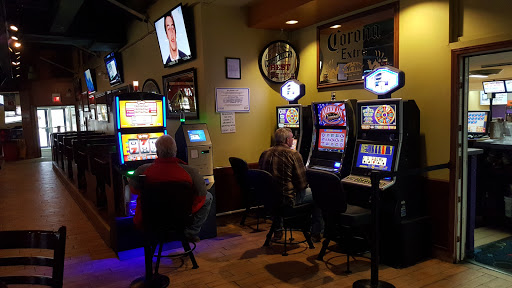 Bowling Alley «Crest Hill Lanes & Keglers Sportsbar and Grill», reviews and photos, 905 Theodore St, Crest Hill, IL 60403, USA