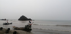 Foto von Hon Dua Beach mit eine gerade küstenlinie