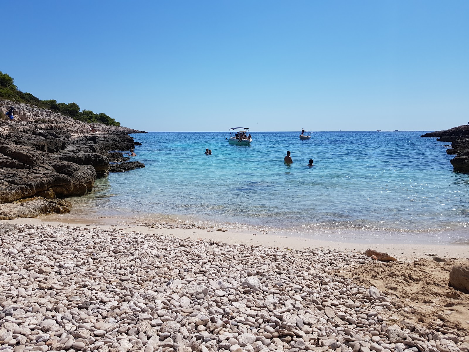 Plaza Perna'in fotoğrafı dağlarla çevrili
