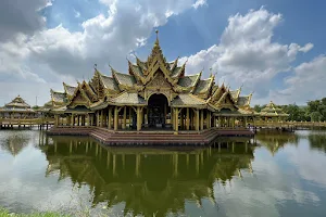ᐅ The Stupa of Phra Maha That, Nakhon Si Thammarat (007) image