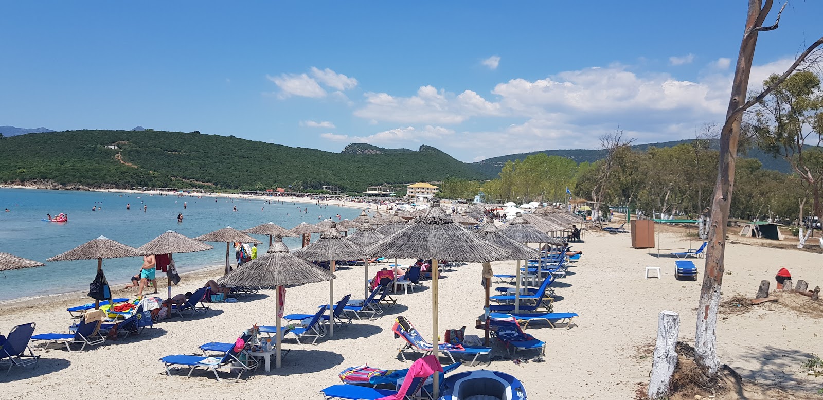 Foto de Praia de Ammoudia com baía espaçosa