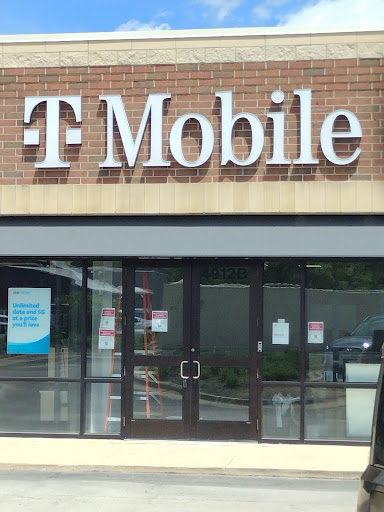 Cell Phone Store «T-Mobile», reviews and photos, 5006 Northwest Hwy b, Crystal Lake, IL 60014, USA