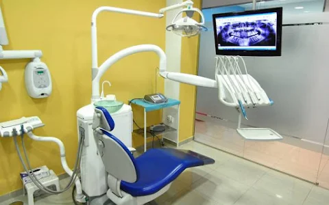 Centro Médico Dental - Alonso Dental image